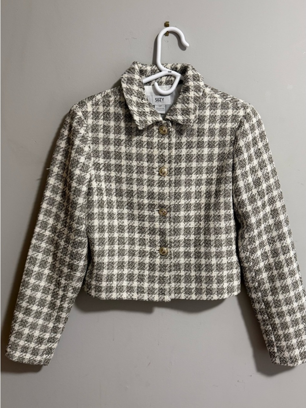Suzy Shier Cream and Gray Houndstooth Cropped Blazer (textured)